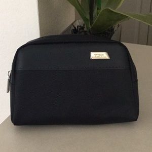 Travel toiletries bag